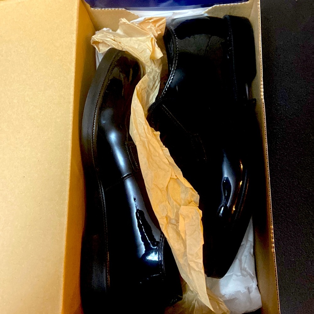Bates patent leather shoes size 7N